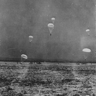 Parachute Drop Tennesee Maneuvers